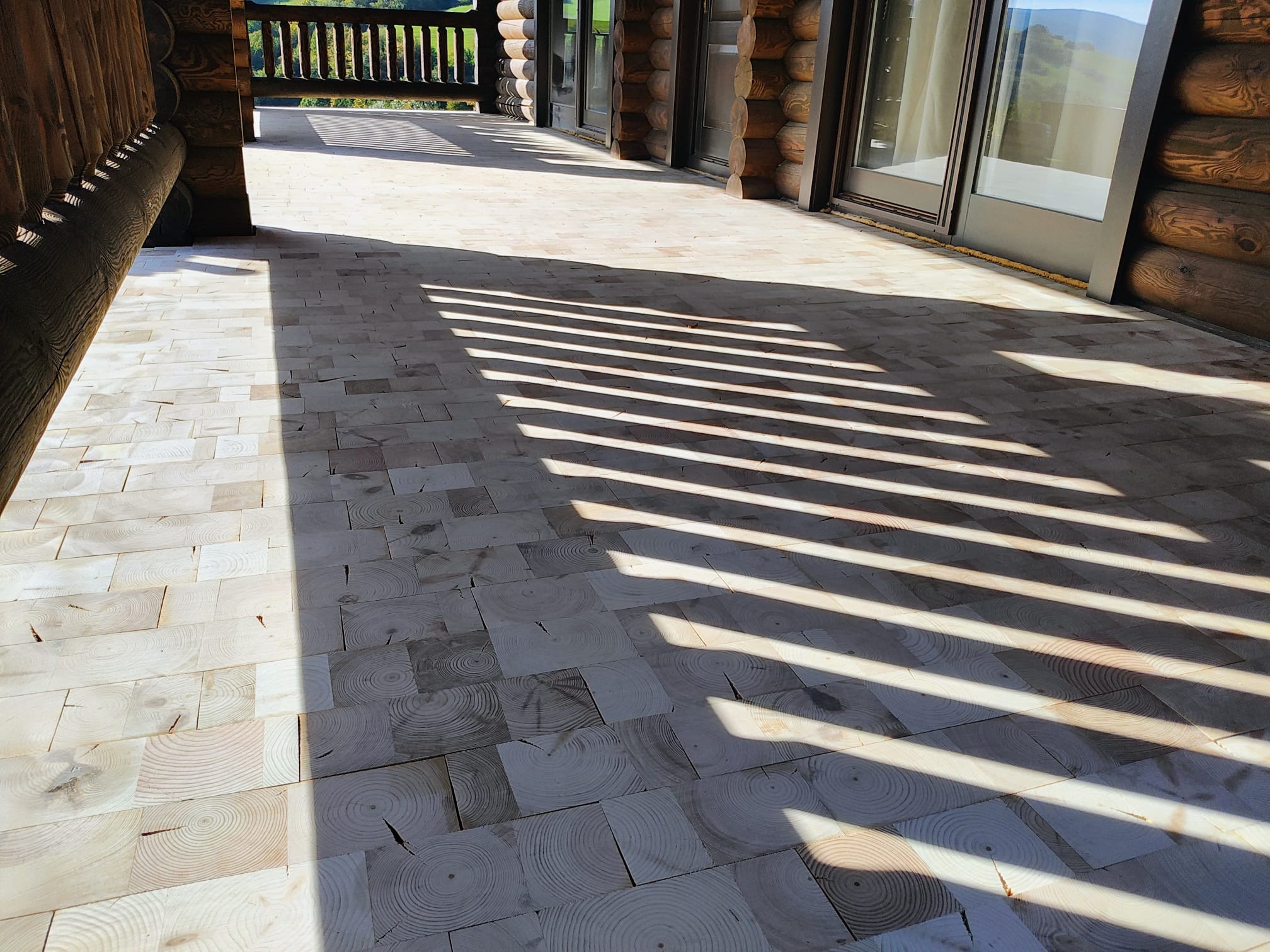 Terrasse avec pavage en bois de bout